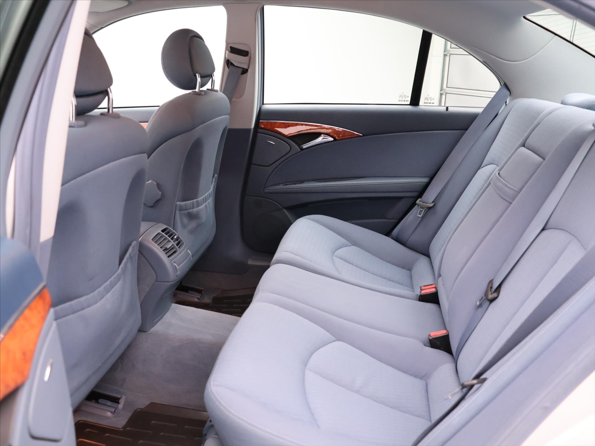 Mercedes-Benz Třídy E Sedan 2,7 l 130 kw