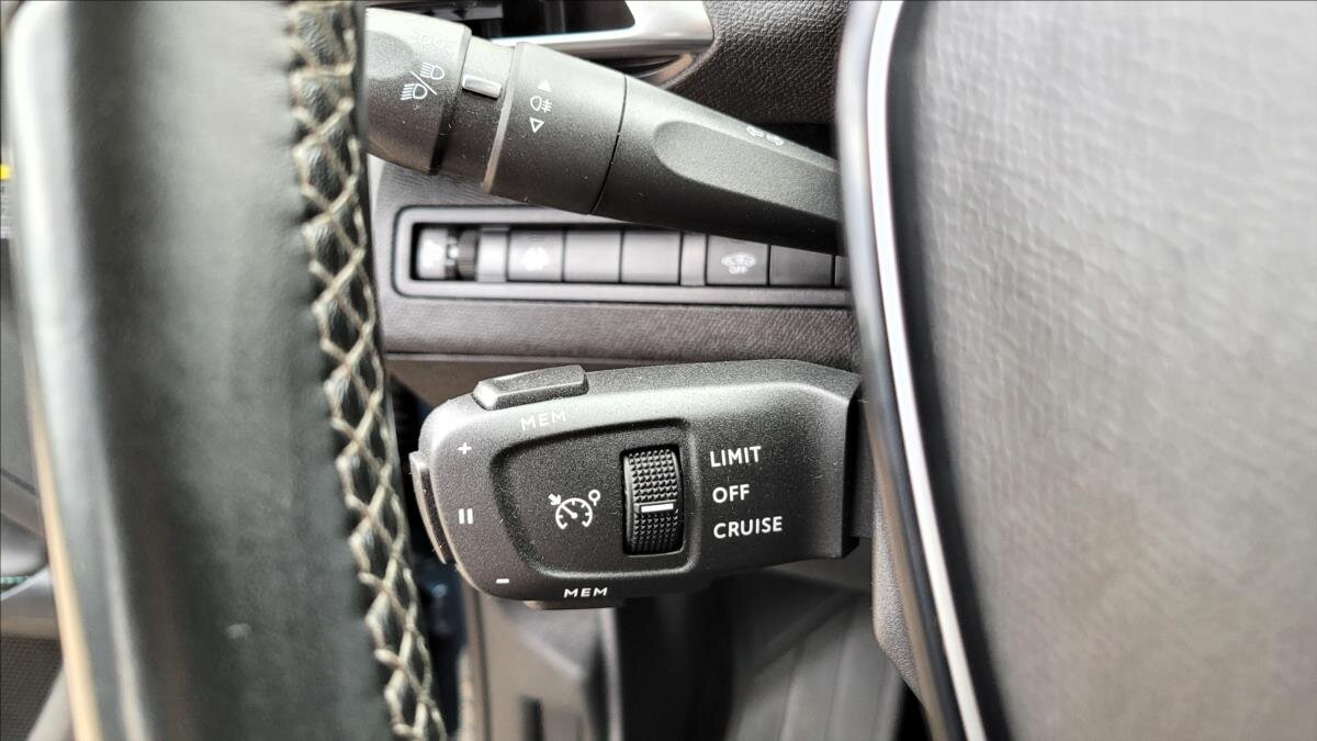 Peugeot 3008 SUV / Terénní 1,5 l 96 kw