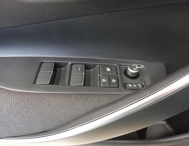 Toyota Corolla Sedan / Limuzína 1,8 l 72 kw