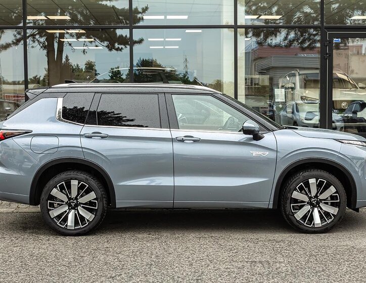 Mitsubishi Outlander SUV / Terénní 2,4 l 225 kw