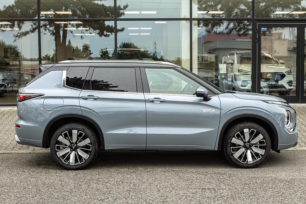 Mitsubishi Outlander SUV / Terénní 2,4 l 225 kw