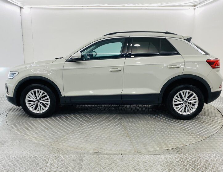 Volkswagen T-Roc 3