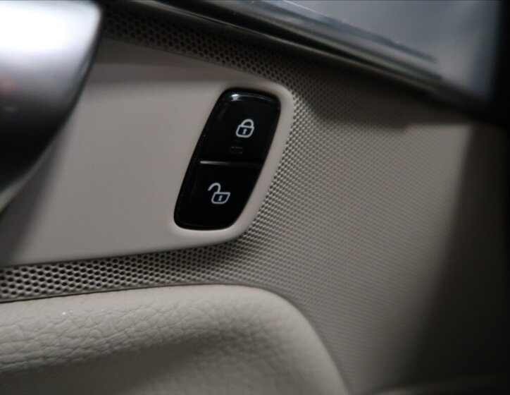 Volvo XC90 SUV 2,0 l 173 kw