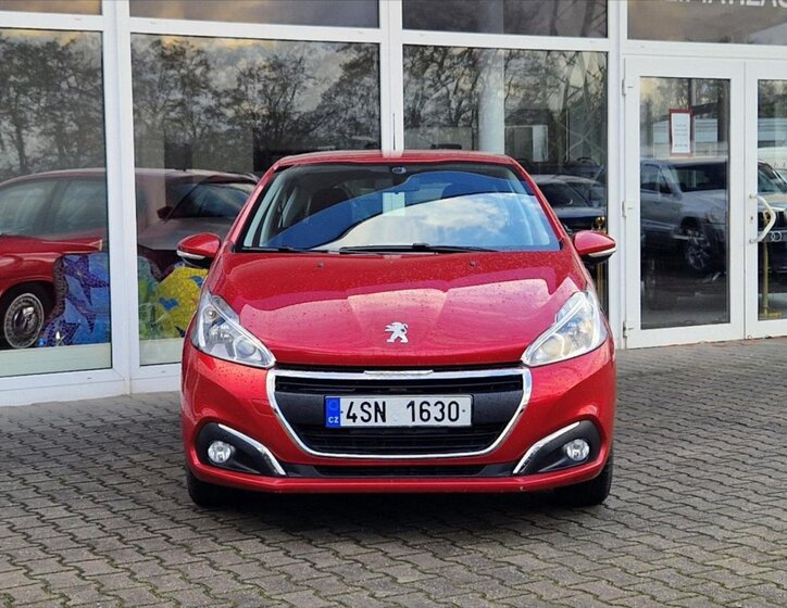 Peugeot 208 Hatchback 1,2 l 61 kw
