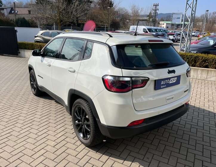 Jeep Compass SUV / Terénní 1,3 l 96 kw