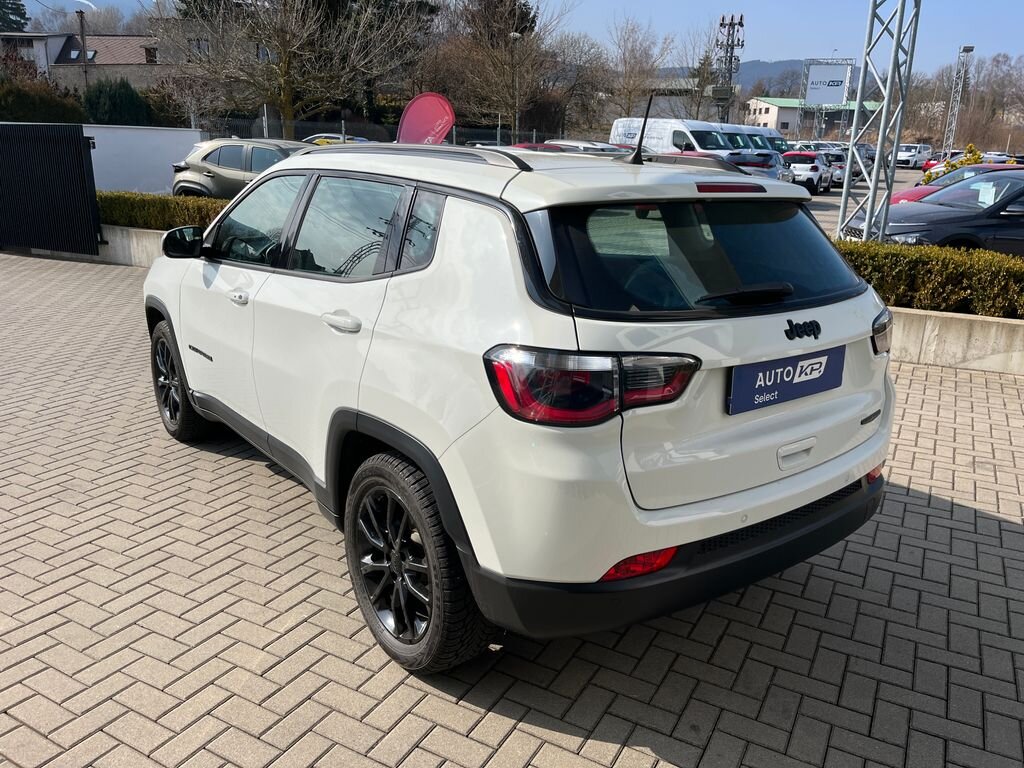 Jeep Compass SUV / Terénní 1,3 l 96 kw