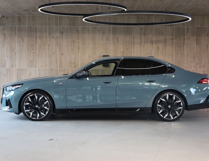 BMW Řada 5 Sedan / Limuzína 3,0 l 360 kw