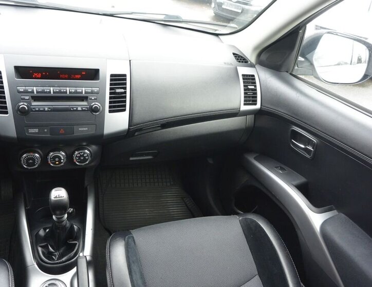 Mitsubishi Outlander SUV 2,3 l 130 kw