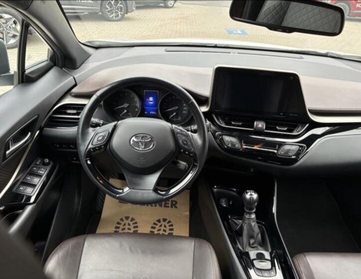 Toyota C-HR SUV 1,2 l 85 kw