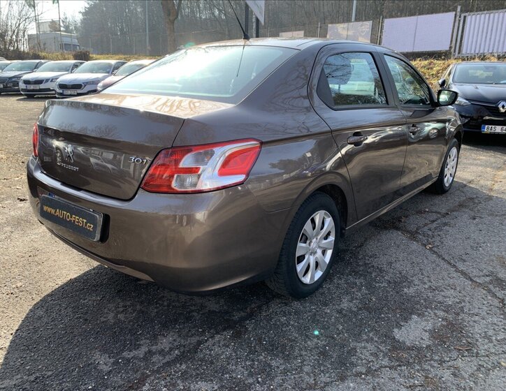 Peugeot 301 Sedan 1,6 l 85 kw