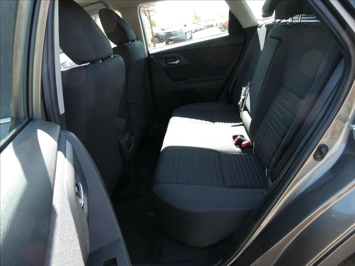 Toyota Auris Kombi 1,3 l 73 kw