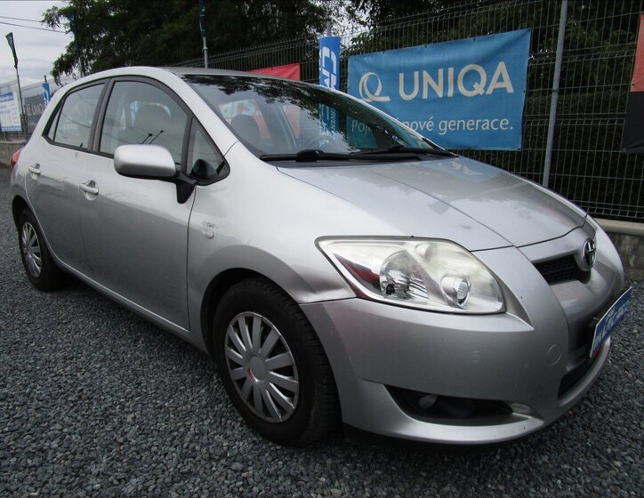 Toyota Auris Hatchback 1,4 l 66 kw
