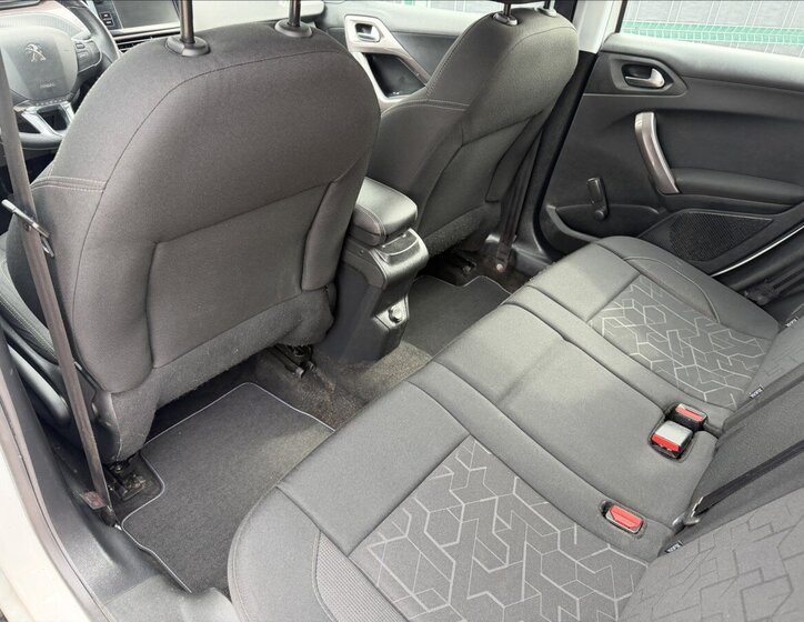 Peugeot 2008 Kombi 1,2 l 60 kw