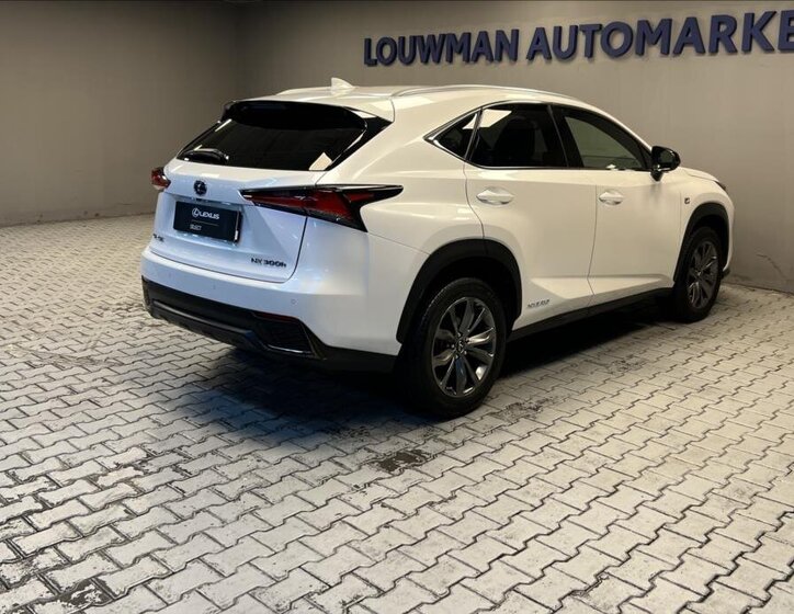 Lexus NX 300h SUV / Terénní 2,5 l 145 kw