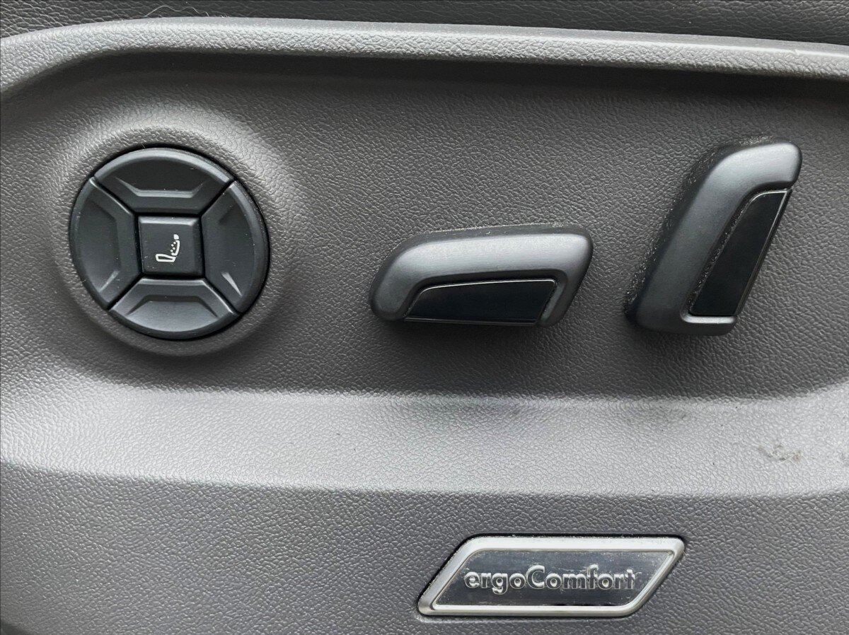 Volkswagen Touareg SUV / Terénní 3,0 l 210 kw