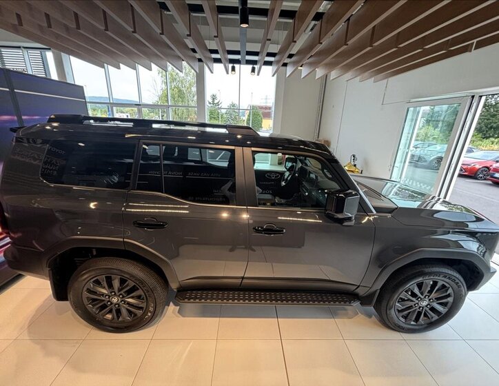 Toyota Land Cruiser SUV 2,8 l 150 kw