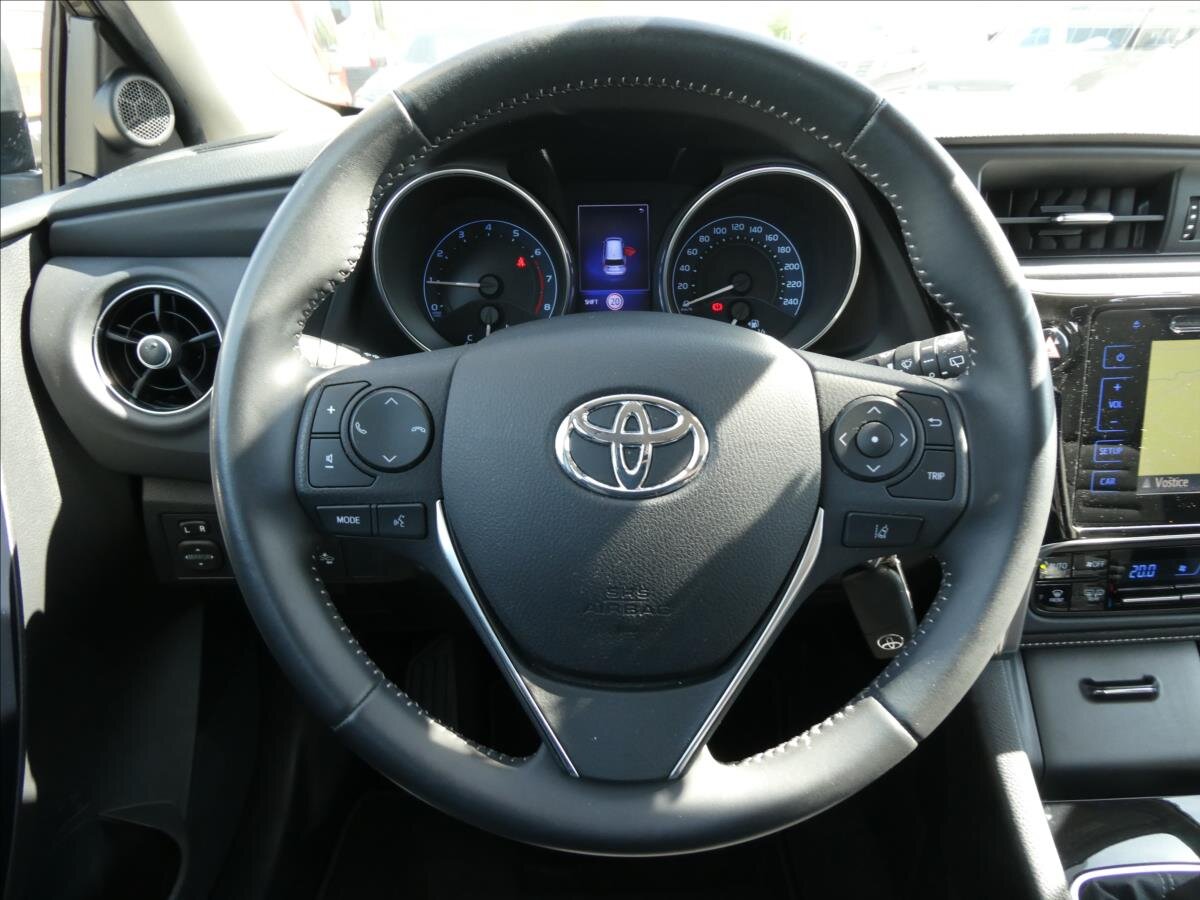 Toyota Auris Kombi 1,3 l 73 kw