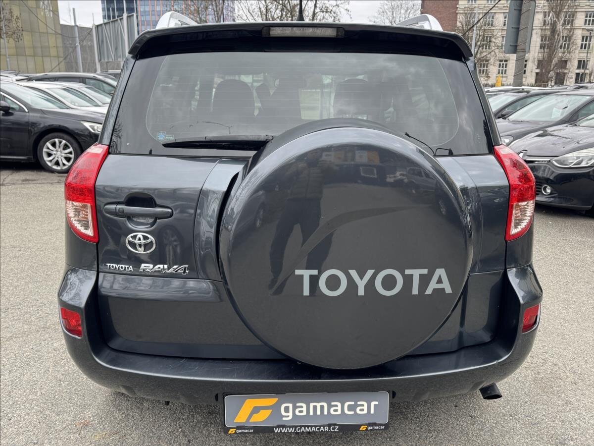 Toyota RAV4 SUV / Terénní 2,2 l 100 kw