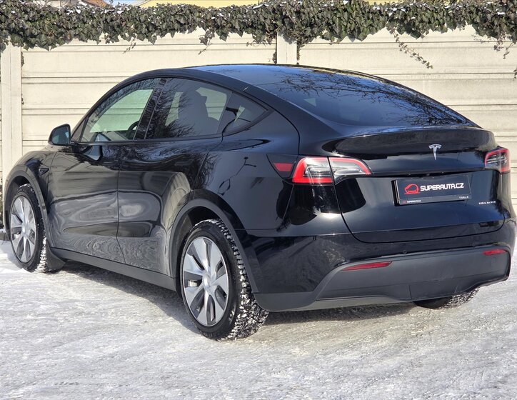 Tesla Model Y 5