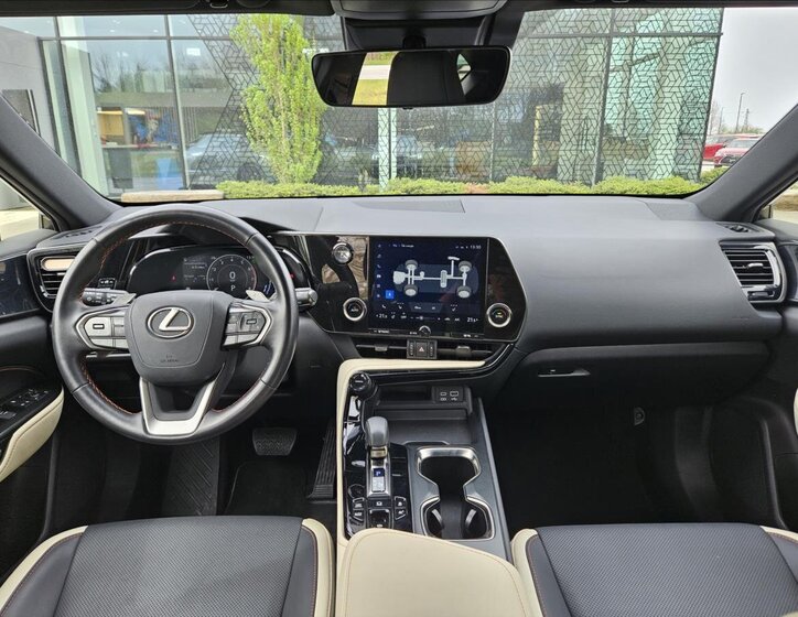 Lexus NX 450h plus SUV / Terénní 2,5 l 227 kw