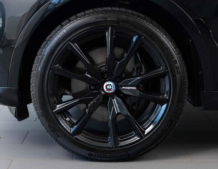 BMW X7 6