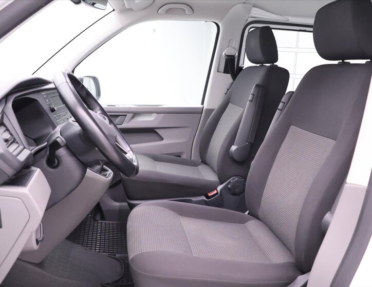 Volkswagen Transporter Kombi 2,0 l 81 kw