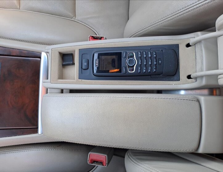 Audi A8 Sedan 4,1 l 240 kw