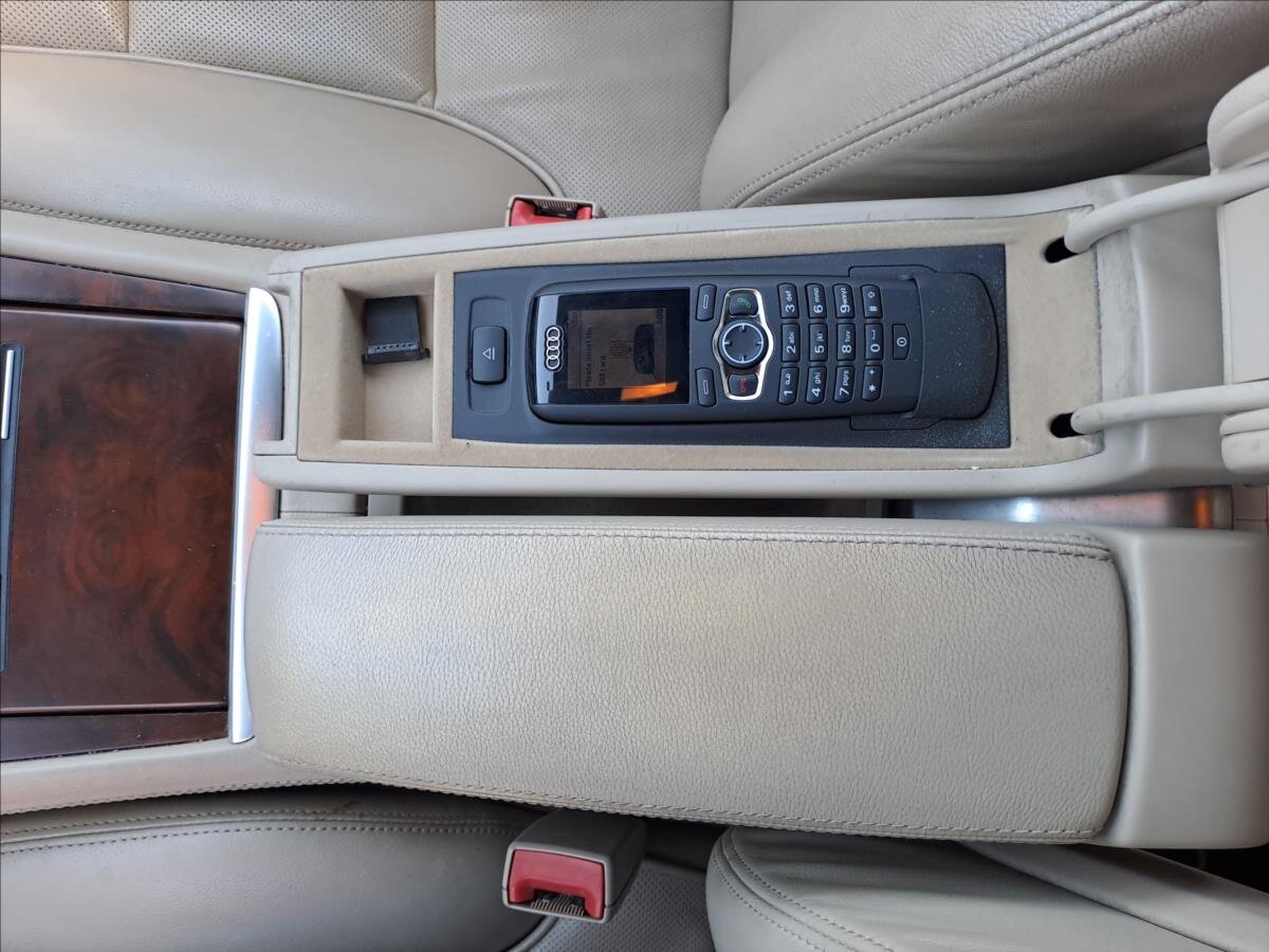 Audi A8 Sedan 4,1 l 240 kw