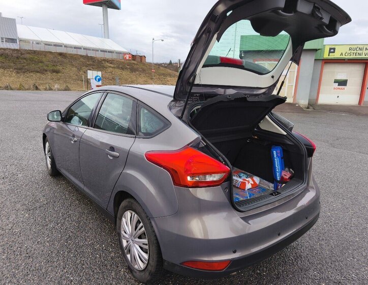 Ford Focus Hatchback 999,0 74 kw