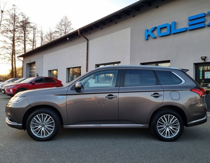 Mitsubishi Outlander SUV 2,4 l 165 kw