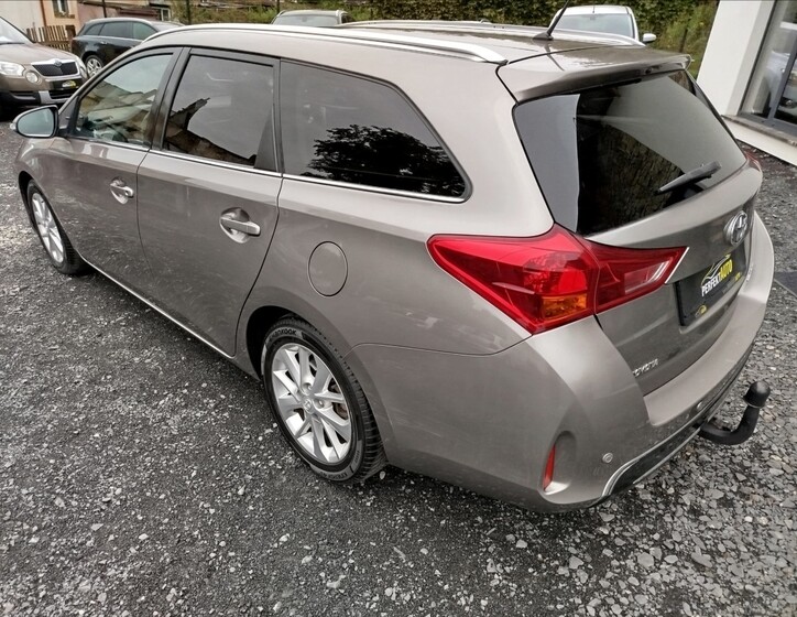 Toyota Auris 4