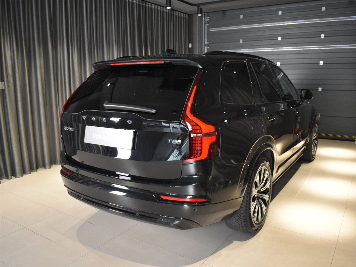 Volvo XC90 SUV / Terénní 2,0 l 228 kw