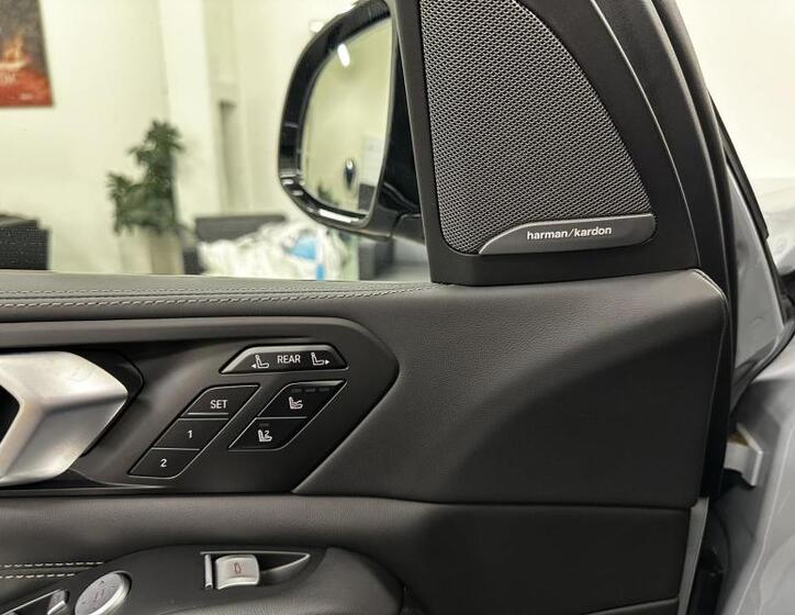 BMW X7 SUV 4,4 l 390 kw