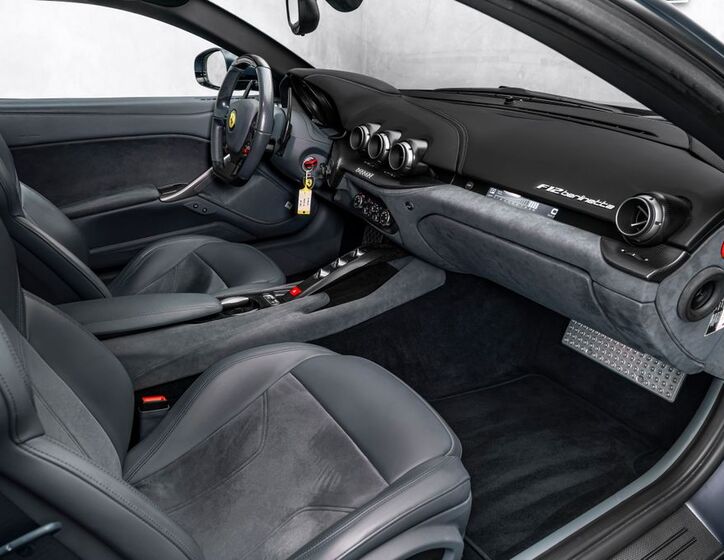 Ferrari F12 Berlinetta 18