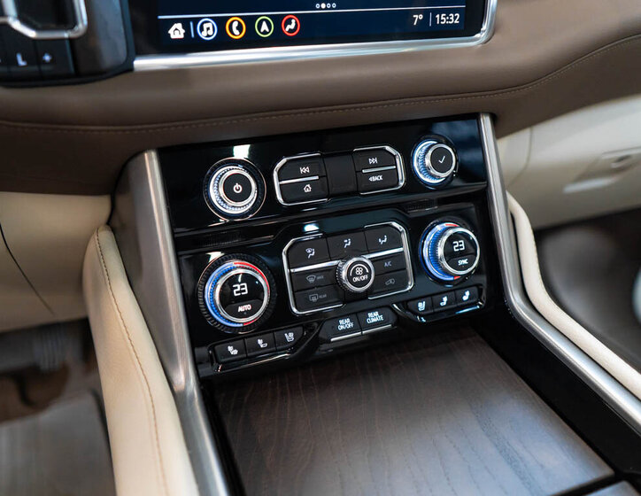 GMC Yukon SUV / Terénní 6,2 l 313 kw