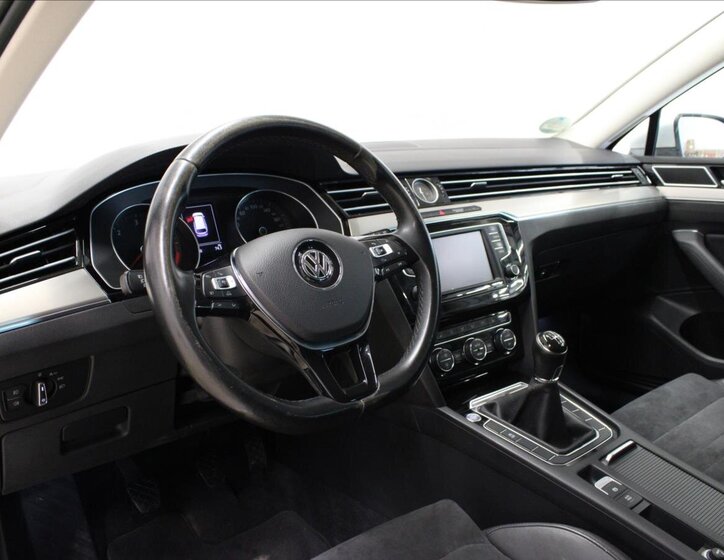 Volkswagen Passat 10