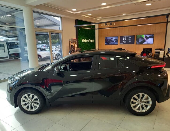 Toyota C-HR SUV / Terénní 1,8 l 103 kw