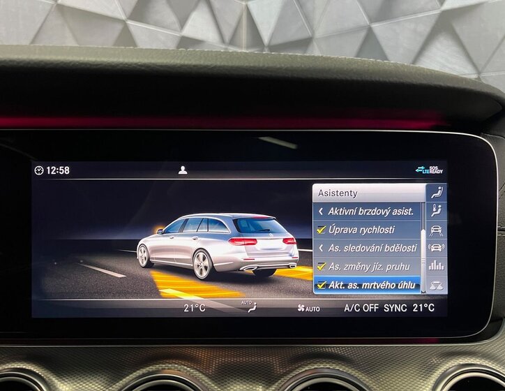 Mercedes-Benz Třídy E 19