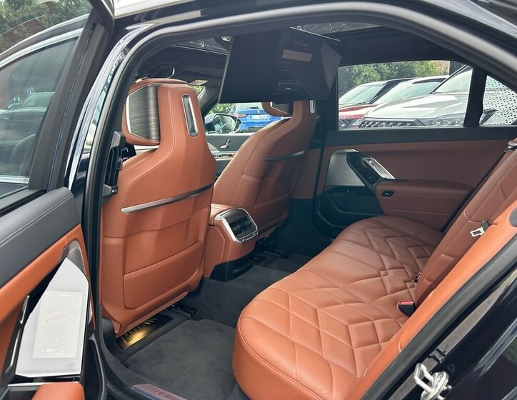 BMW i7 Sedan / Limuzína 0,0 400 kw