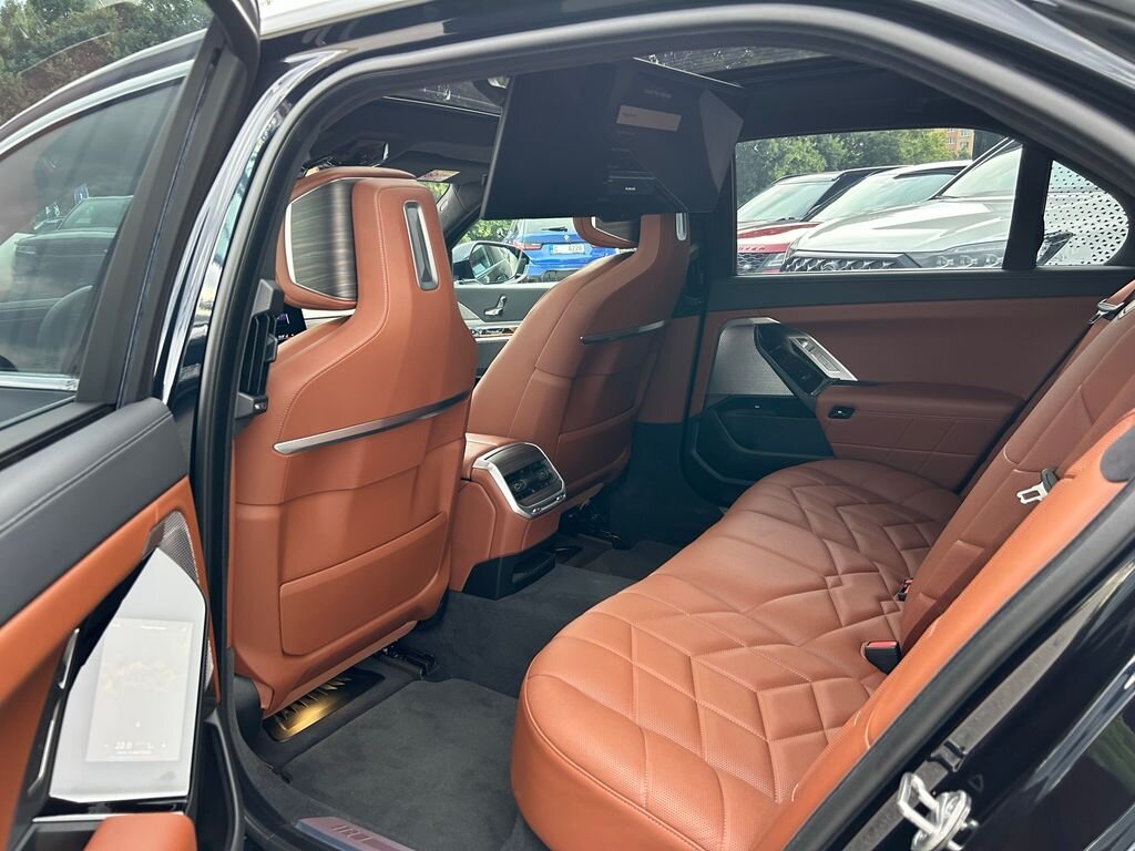 BMW i7 Sedan / Limuzína 0,0 400 kw