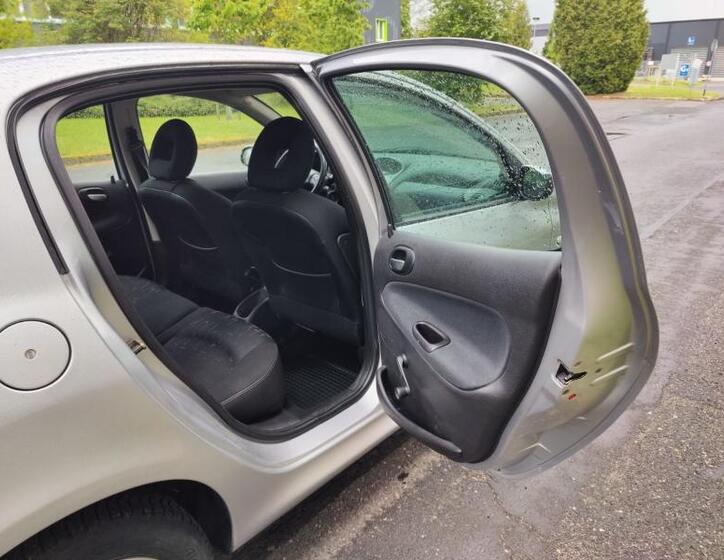 Peugeot 206 16
