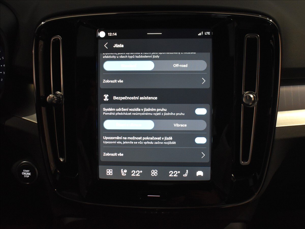 Volvo XC40 SUV / Terénní 2,0 l 120 kw