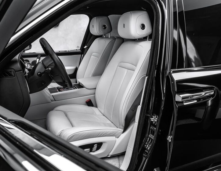 Rolls-Royce Cullinan 16