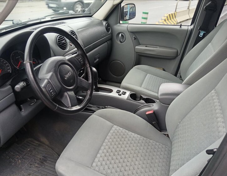 Jeep Cherokee Kombi 2,8 l 120 kw