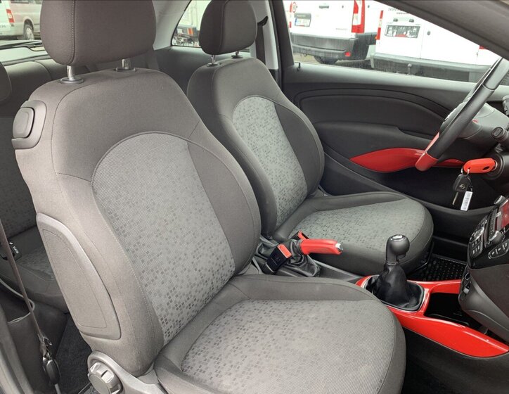 Opel Adam Hatchback 1,4 l 64 kw