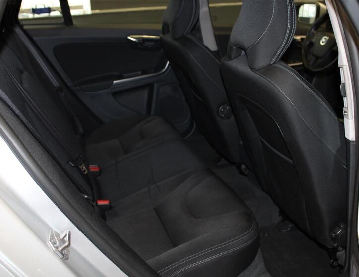 Volvo V60 17