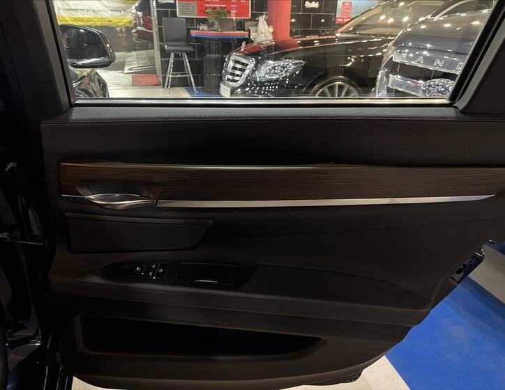 BMW Řada 7 10