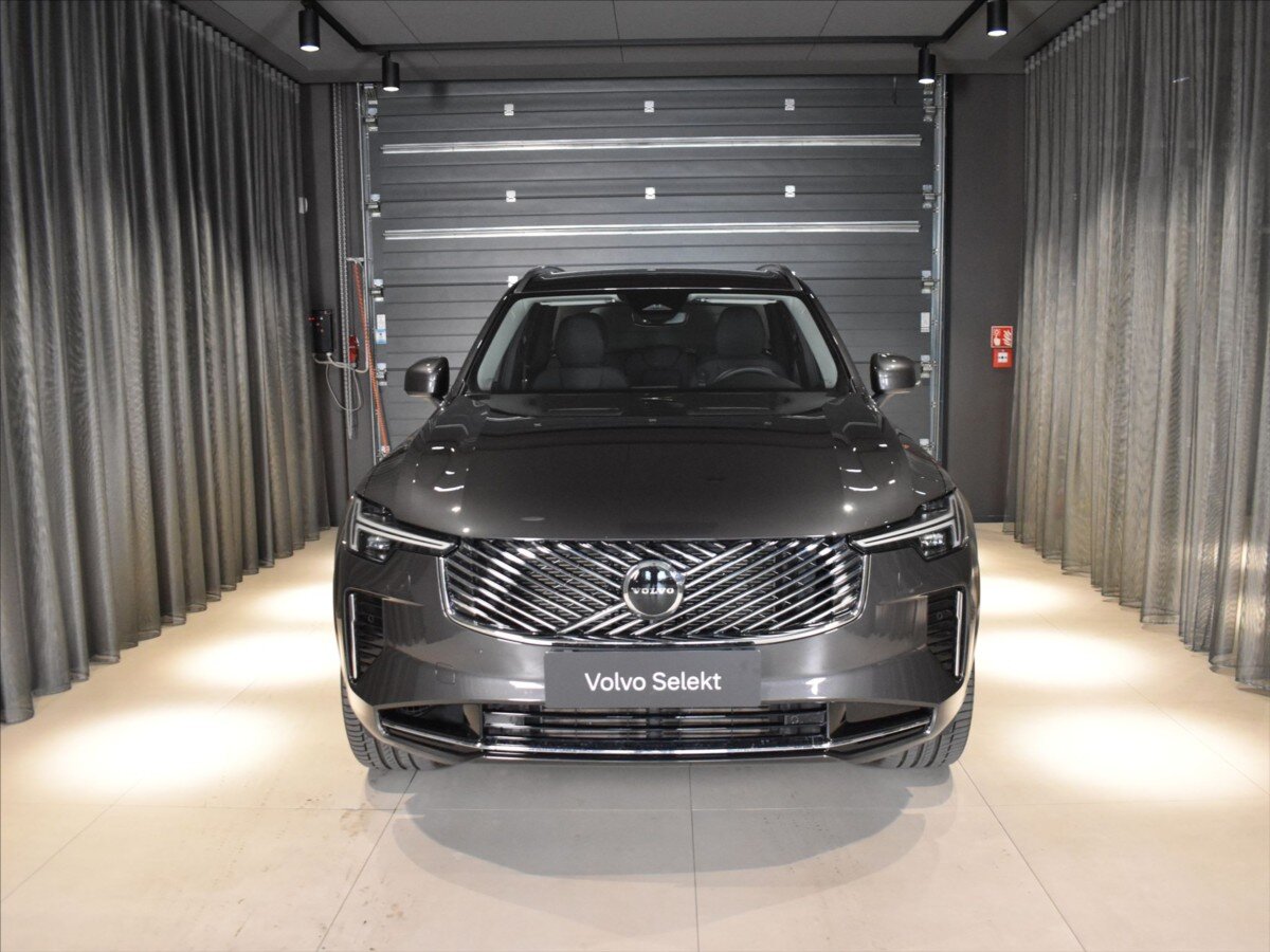 Volvo XC90 SUV / Terénní 2,0 l 228 kw