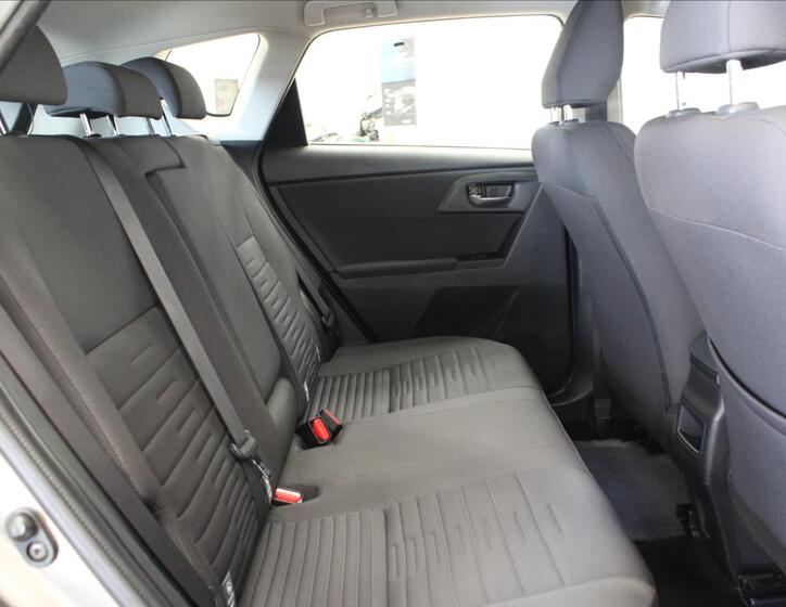 Toyota Auris 13