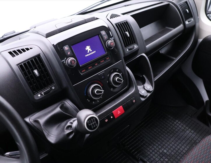 Peugeot Boxer Skříň 2,2 l 121 kw